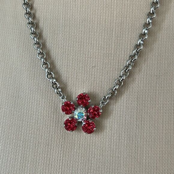 Hand crafted crystal flower pendant necklace - Picture 1 of 3